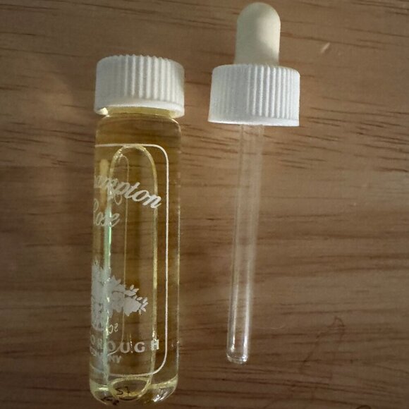 NIB Scarborough and Company Southampton Rose Environmental Oil & Light Bulb Ring - Picture 4 of 8